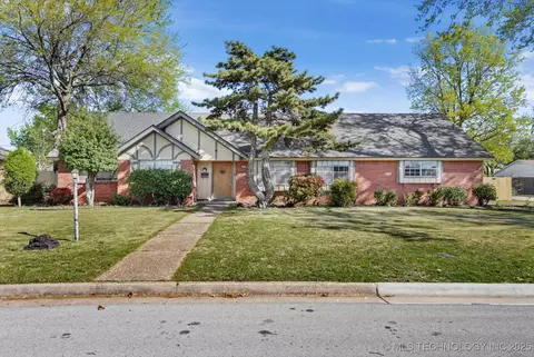 3681 E 49th Pl, Tulsa, OK 74145 photo 1