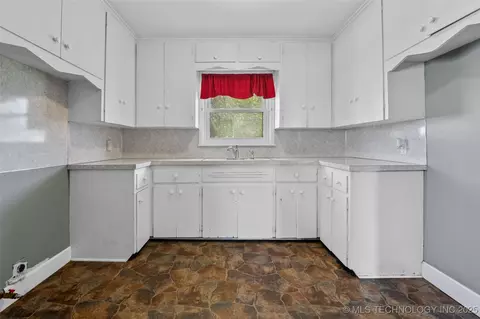 5765 E 29th St, Tulsa, OK 74114 photo 12
