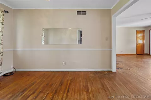 5765 E 29th St, Tulsa, OK 74114 photo 10