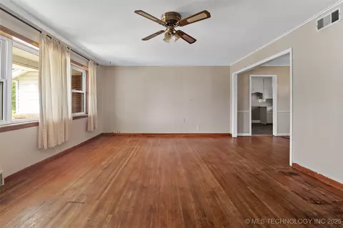 5765 E 29th St, Tulsa, OK 74114 photo 6