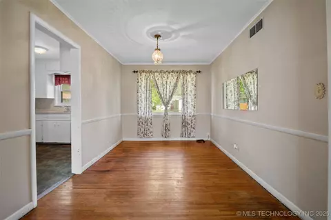 5765 E 29th St, Tulsa, OK 74114 photo 8
