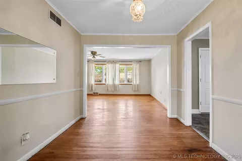 5765 E 29th St, Tulsa, OK 74114 photo 9