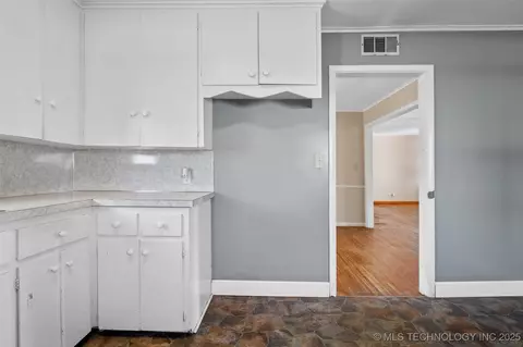 5765 E 29th St, Tulsa, OK 74114 photo 14