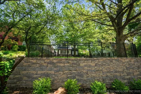 1821 S Carson Ave, Tulsa, OK 74119 photo 3
