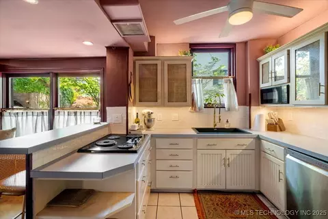 1821 S Carson Ave, Tulsa, OK 74119 photo 8