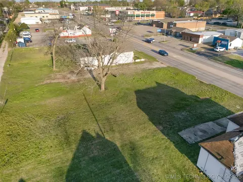 912 Arlington St, Ada, OK 74820 photo 3