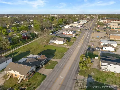 912 Arlington St, Ada, OK 74820 photo 6