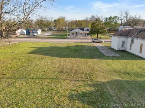 912 Arlington St, Ada, OK 74820 photo 4