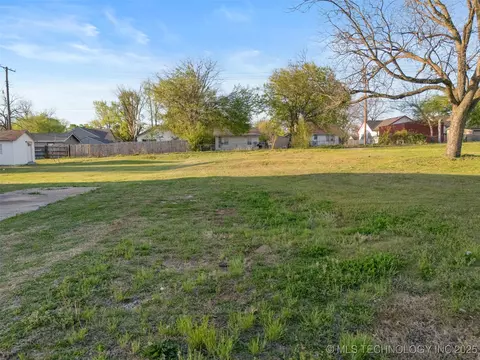 912 Arlington St, Ada, OK 74820 photo 5