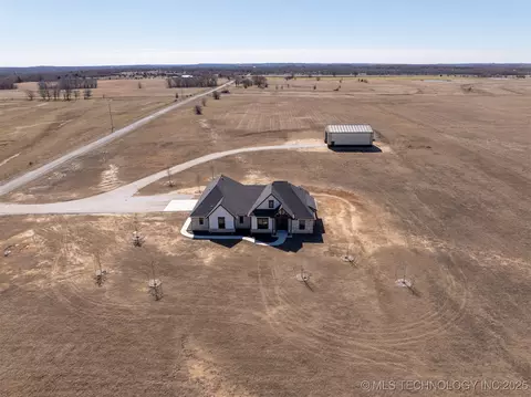109015 N County Road 3790 Rd, Okemah, OK 74859