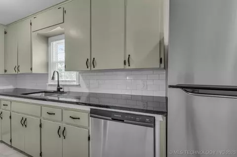 5738 E 4th St, Tulsa, OK 74112 photo 7