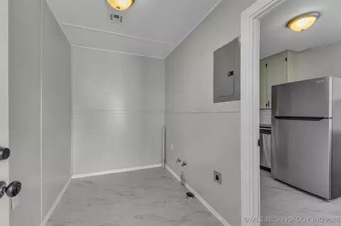 5738 E 4th St, Tulsa, OK 74112 photo 6