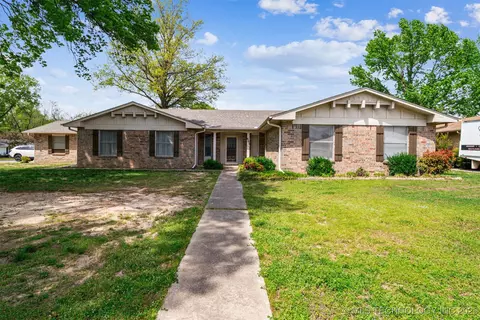601 Willow Ct, Pryor, OK 74361