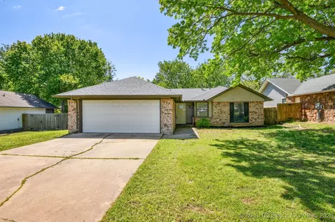 4900 S Juniper Ave E, Broken Arrow, OK 74011