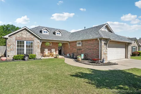 11207 S 278th East Ave, Coweta, OK 74429