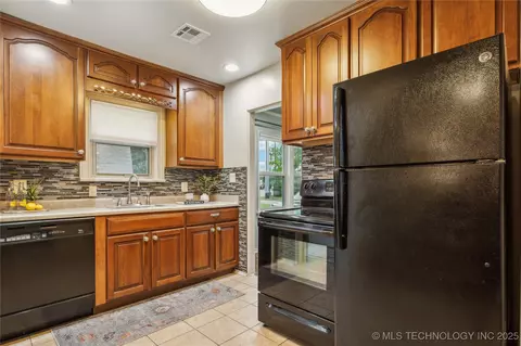 1131 E 36th St, Tulsa, OK 74105 photo 12