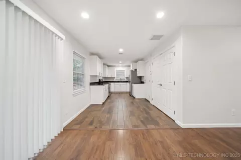 1638 E 55th Pl, Tulsa, OK 74105 photo 8