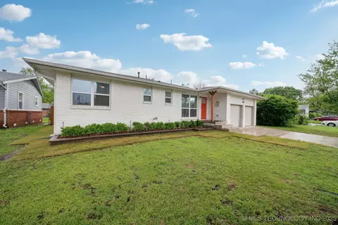 1638 E 55th Pl, Tulsa, OK 74105 photo 2