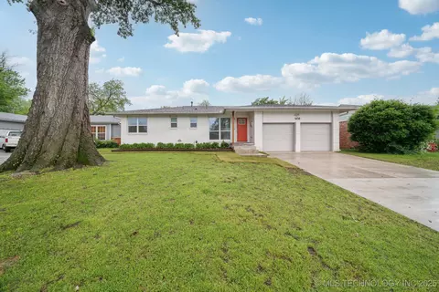 1638 E 55th Pl, Tulsa, OK 74105 photo 3