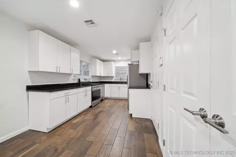 1638 E 55th Pl, Tulsa, OK 74105 photo 9