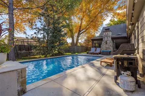 133 E 26th Pl, Tulsa, OK 74114 photo 2