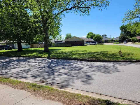 8638 E 30th St S, Tulsa, OK 74129 photo 4