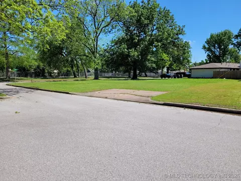 8638 E 30th St S, Tulsa, OK 74129 photo 2