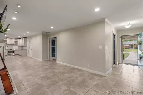 1706 E 59th Pl, Tulsa, OK 74105 photo 12