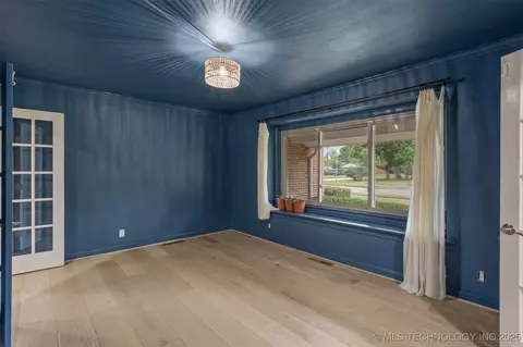 1706 E 59th Pl, Tulsa, OK 74105 photo 7