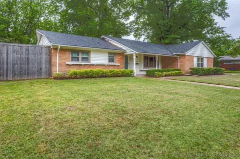 1706 E 59th Pl, Tulsa, OK 74105 photo 2