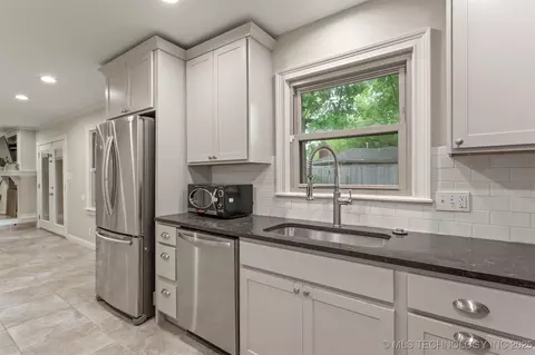 1706 E 59th Pl, Tulsa, OK 74105 photo 22