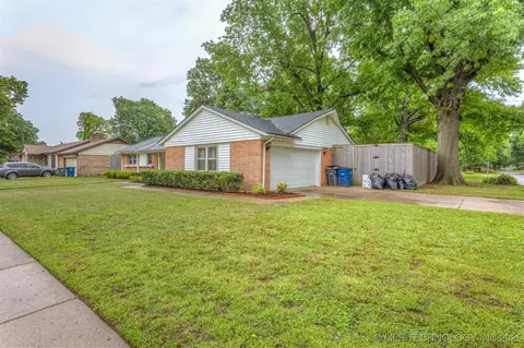 1706 E 59th Pl, Tulsa, OK 74105 photo 3