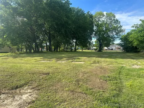 915 E 3rd St, Okmulgee, OK 74447 photo 1