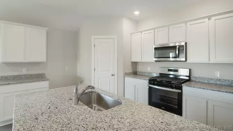 1908 E Urbana St, Broken Arrow, OK 74012 photo 3