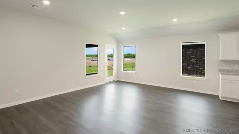 1908 E Urbana St, Broken Arrow, OK 74012 photo 7