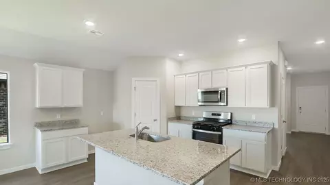 1908 E Urbana St, Broken Arrow, OK 74012 photo 2
