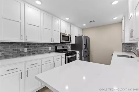 421 E Broadway, Byng, OK 74820 photo 8