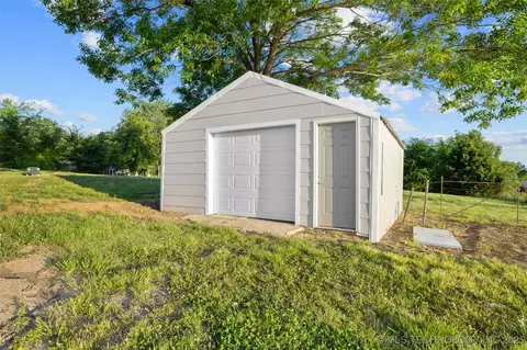 421 E Broadway, Byng, OK 74820 photo 29