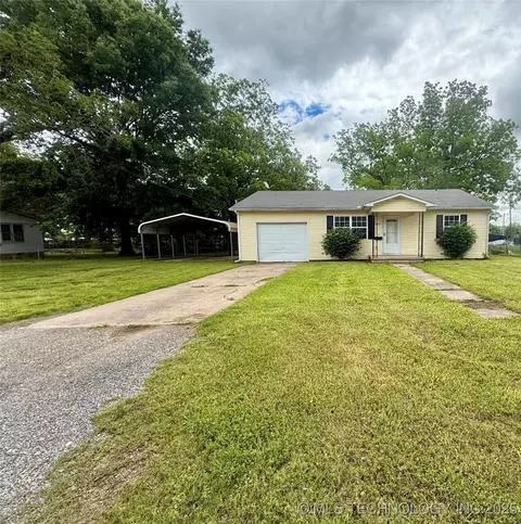 616 SW 1st St, Checotah, OK 74426 photo 3