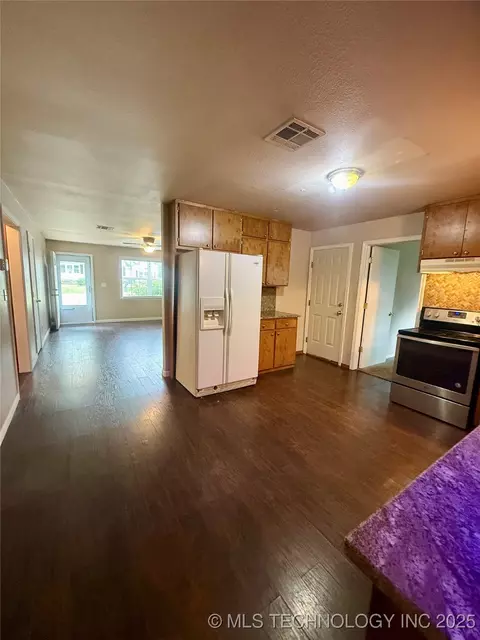616 SW 1st St, Checotah, OK 74426 photo 7