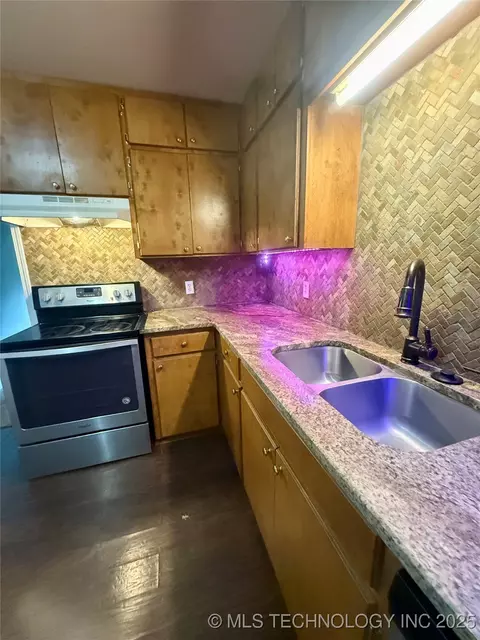 616 SW 1st St, Checotah, OK 74426 photo 6