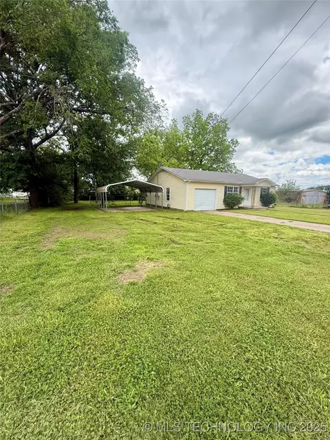 616 SW 1st St, Checotah, OK 74426 photo 2