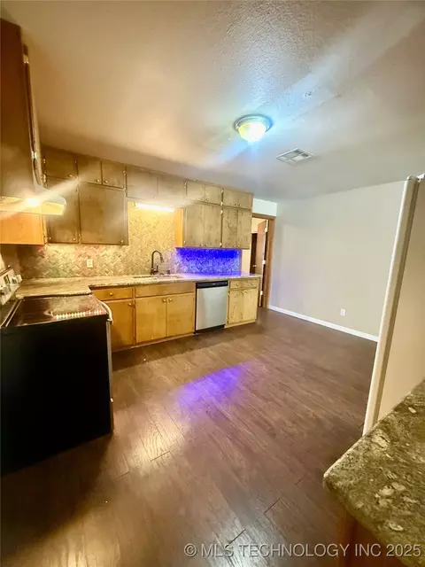 616 SW 1st St, Checotah, OK 74426 photo 8