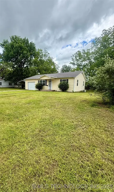 616 SW 1st St, Checotah, OK 74426 photo 4