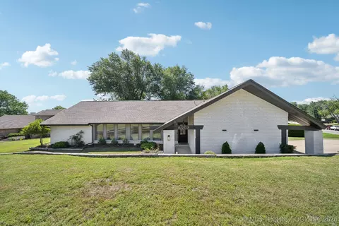 6908 E 61st Pl, Tulsa, OK 74133