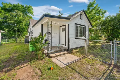 610 E 4th Ave, Bristow, OK 74010