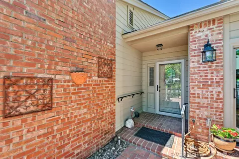 3805 E 64th Pl, Tulsa, OK 74136 photo 6