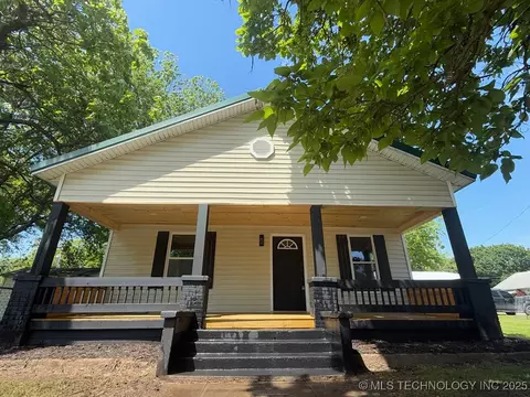 618 E Gentry Ave, Checotah, OK 74426 photo 1