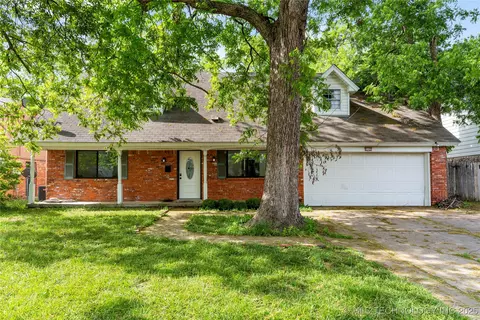2122 E 52nd St, Tulsa, OK 74105