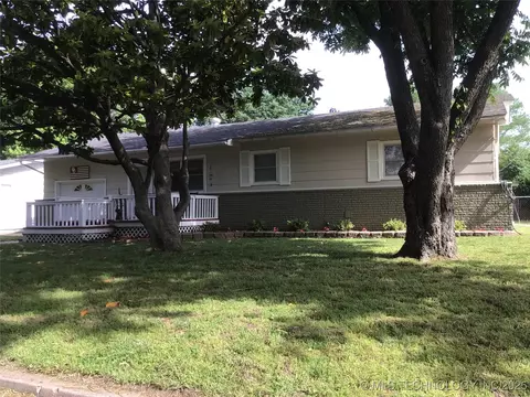 313 SE 15th St, Pryor, OK 74361